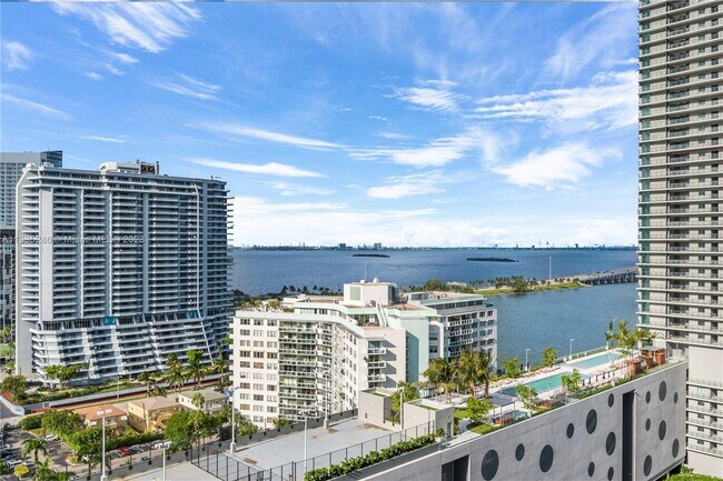 Foto del edificio - 501 NE 31st St