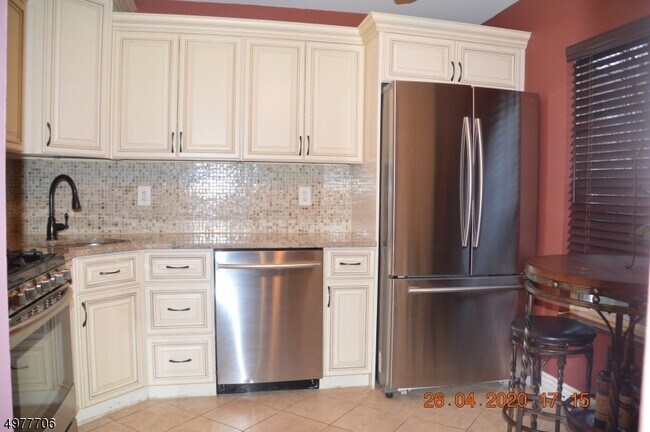 Building Photo - 2158 Jordan Ct