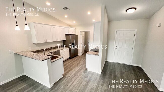 Building Photo - 4165 Hammock Rd