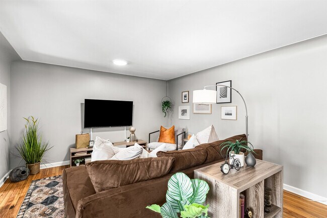 Building Photo - 8254 Mary Ann Ave