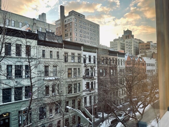 Building Photo - South-facing UWS 1-bed on great block!