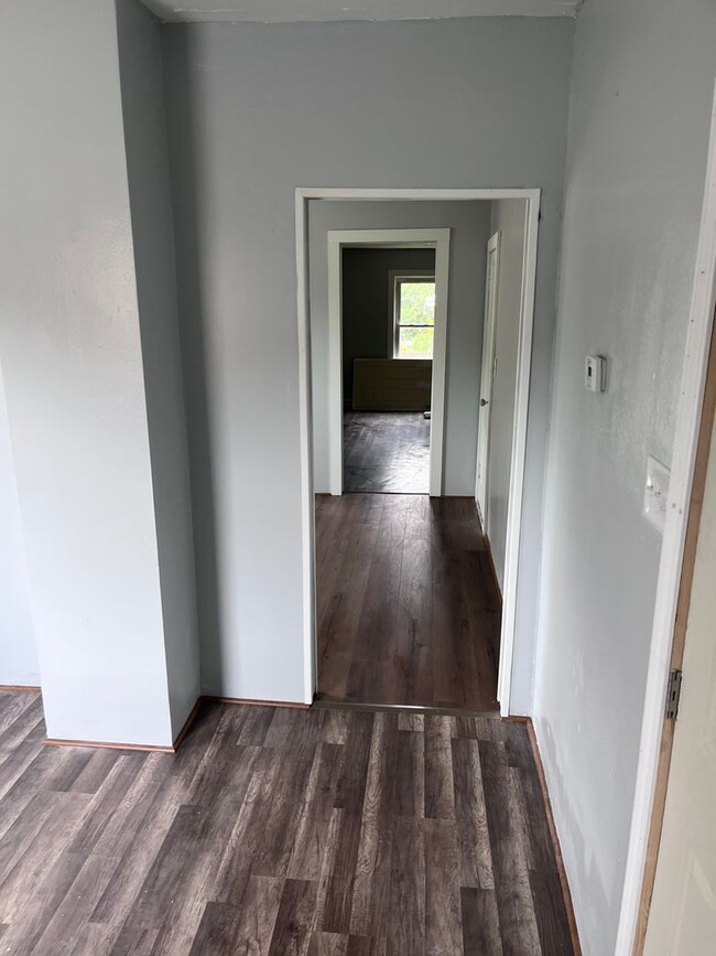 Building Photo - 1st floor apartment Ready now