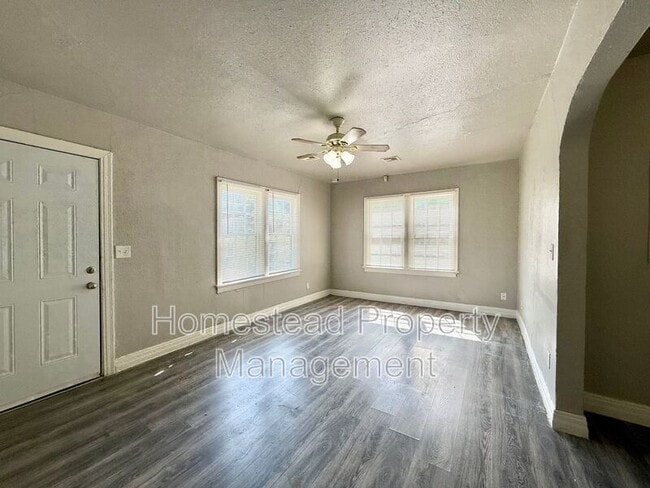 Foto del edificio - 1719 NE 18th St