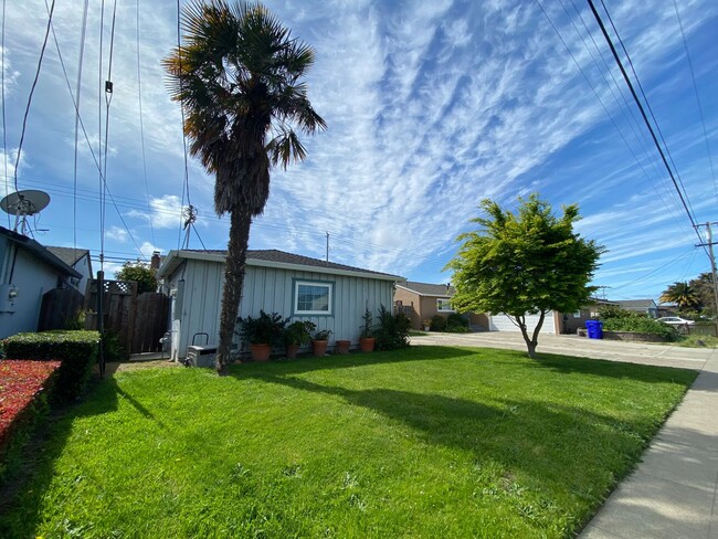 Building Photo - 1590 Via Barrett, San Lorenzo, CA 94580
