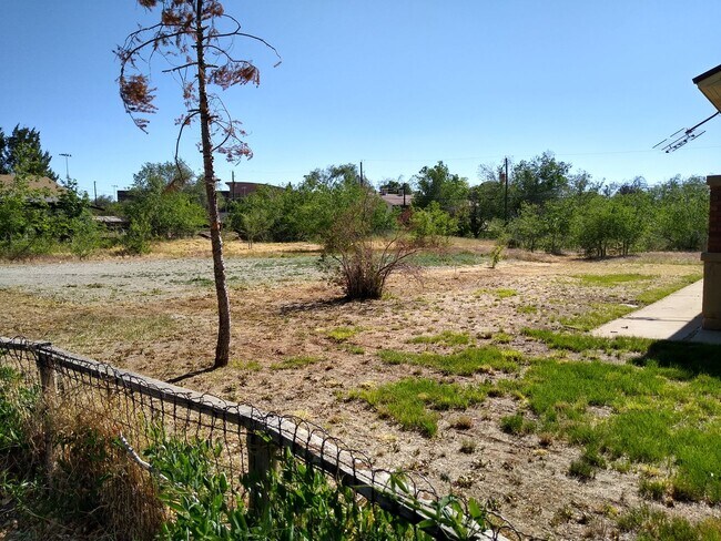 Foto del edificio - 7 bedroom 2 bath house! Very close to SUU!