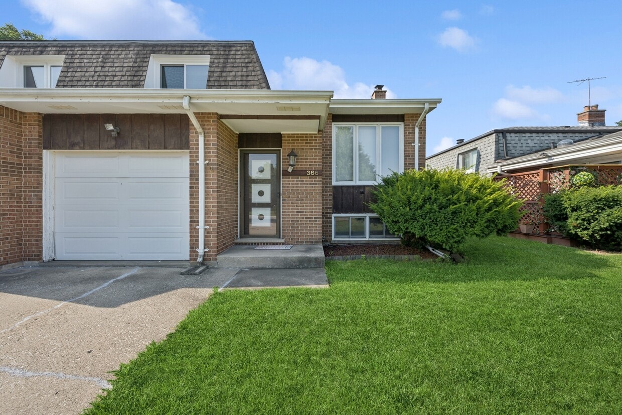 Primary Photo - 366 Manning Dr