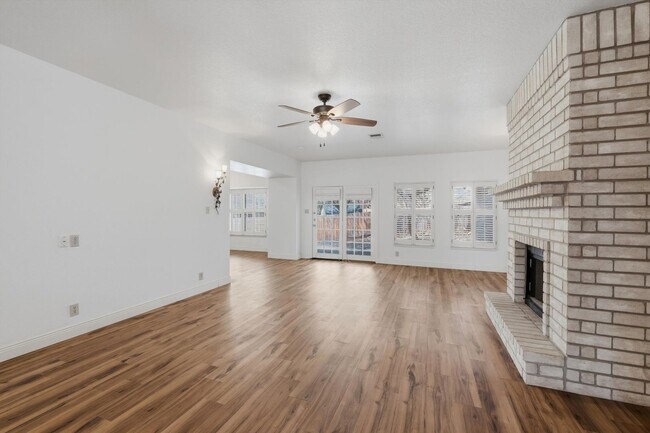 Foto del edificio - Spacious 4/2.5 in Northwest Crossing