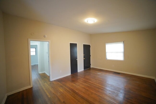 Building Photo - 2031 Holmes St