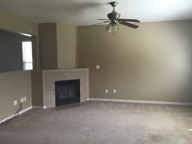 Building Photo - SW Bakersfield 3 Bedroom 2 Bath + office