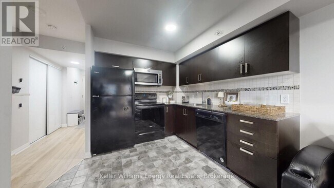 Building Photo - 30 Meadowglen Pl