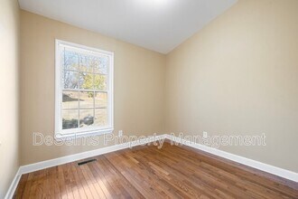 Building Photo - 508 S 12th St