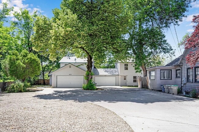 Building Photo - Latah Street Townhomes