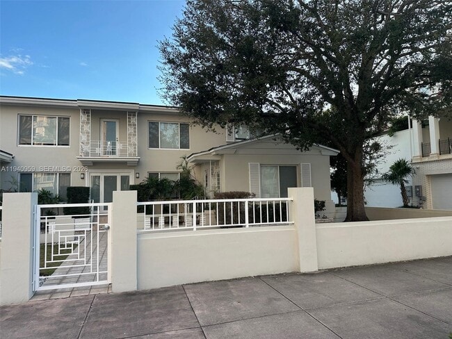 Foto del edificio - 738 Biltmore Way