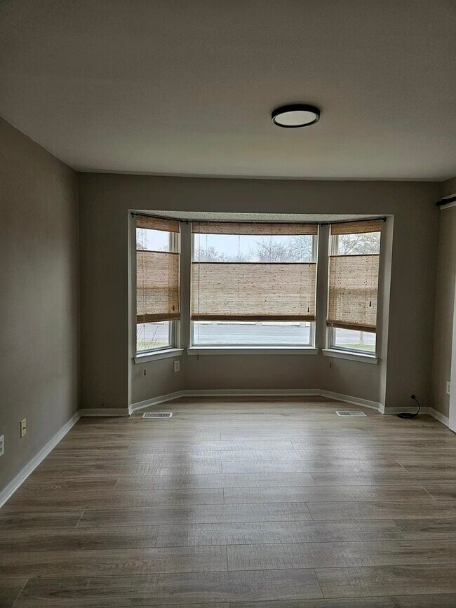 Foto del edificio - 44900 Bayview Dr