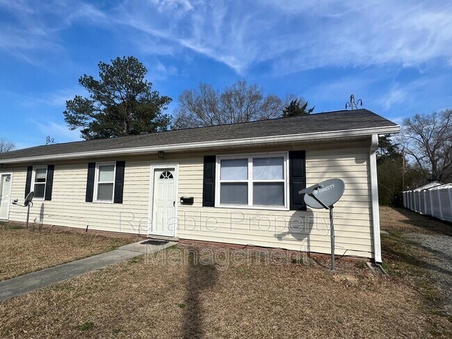 Building Photo - 705 Hare St
