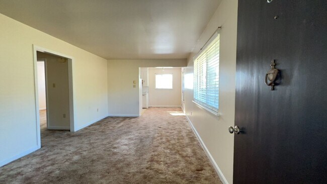 Foto del edificio - Jeanette Avenue-1041/1043 (Duplex)