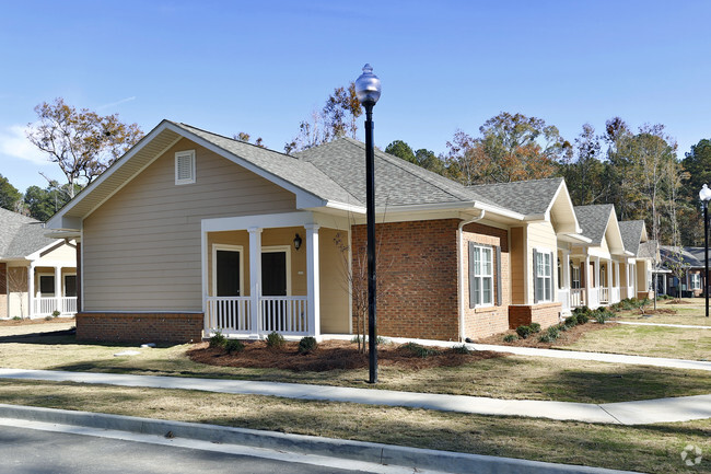 Building Photo - Pinewood Village Apartments