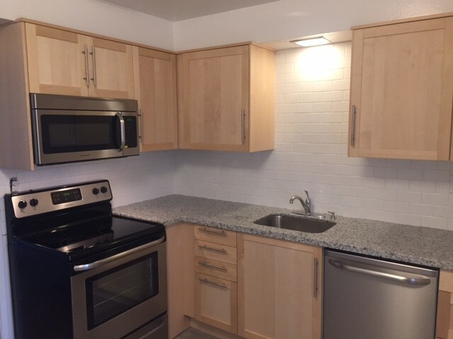 Foto del edificio - 5820 SW Hall Blvd
