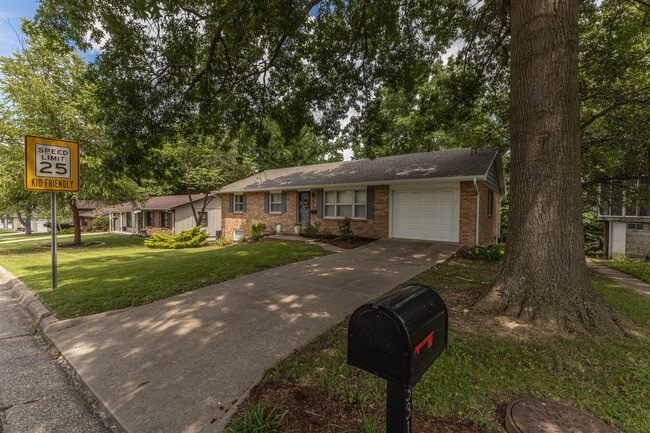 Building Photo - 3312 Lynnwood Dr