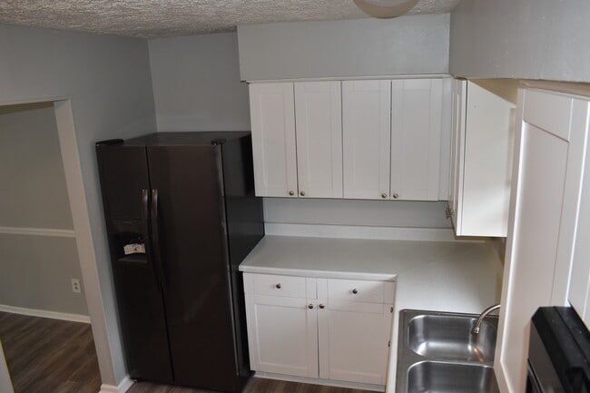 Building Photo - 5559 New Colony Dr