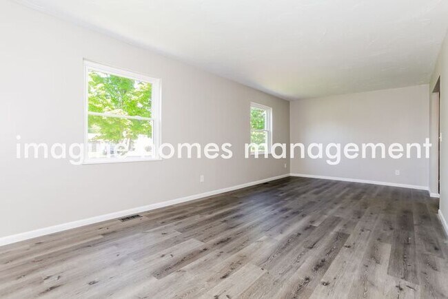Foto del edificio - Fully Renovated 5 Bedroom Single Family Ho...