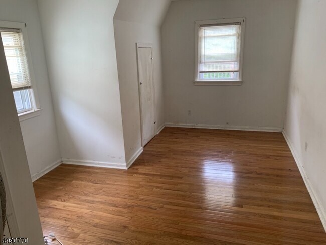 Building Photo - 305 Sanford Ave