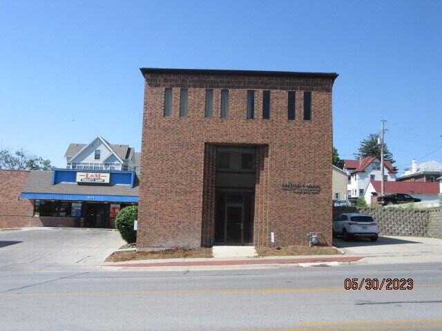 Foto del edificio - 512 E Burlington St