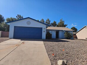 Building Photo - 4900 Loma Loop