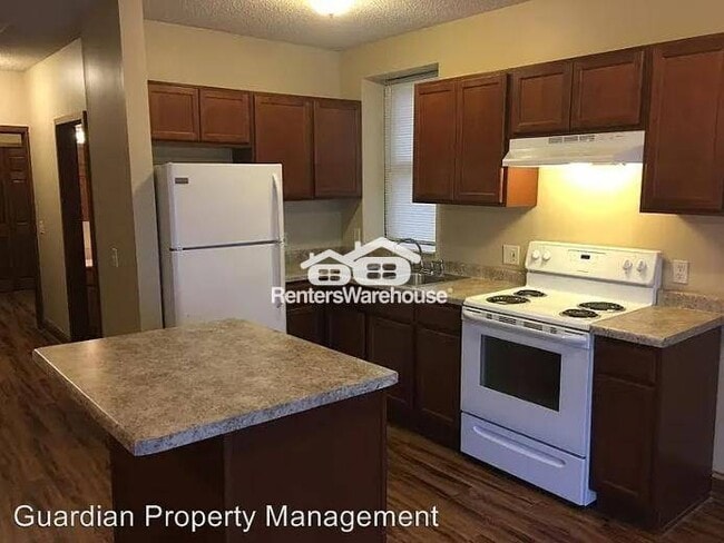 Building Photo - Modern Comfort Meets Everyday Convenience
