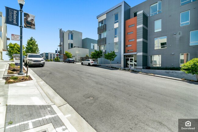 Building Photo - 555 Innes Ave