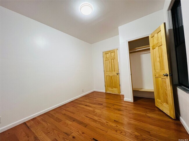 Foto del edificio - 25-69-69 35th St
