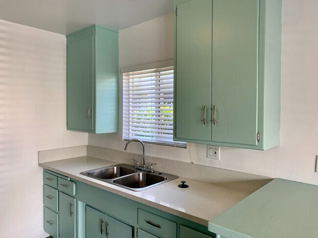 Foto del edificio - Completely Updated Front Unit