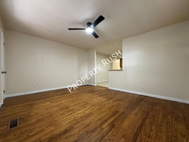 Foto del edificio - 1017 N Larchmont Dr