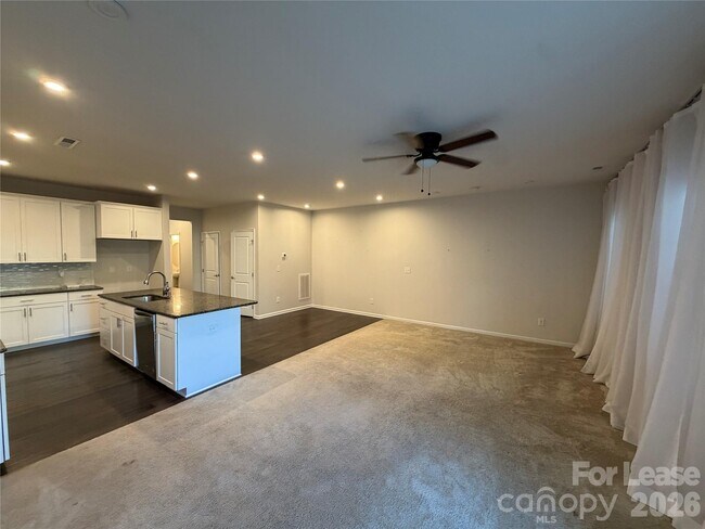 Building Photo - 318 Willow Wood Ct