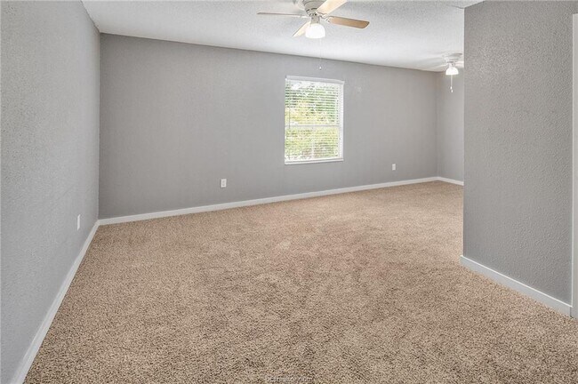 Building Photo - 1601 Brentwood Dr