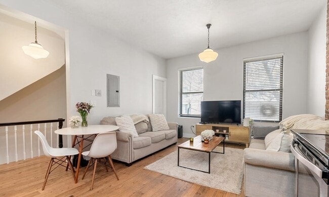 Building Photo - 26 E Springfield St