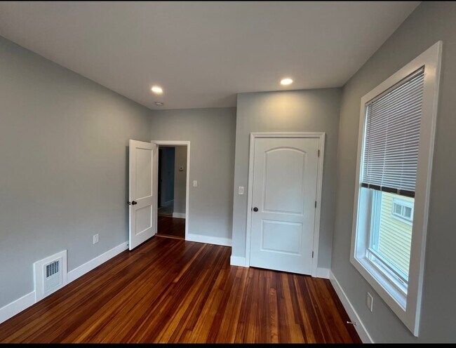 Foto del edificio - 31 Faywood Ave