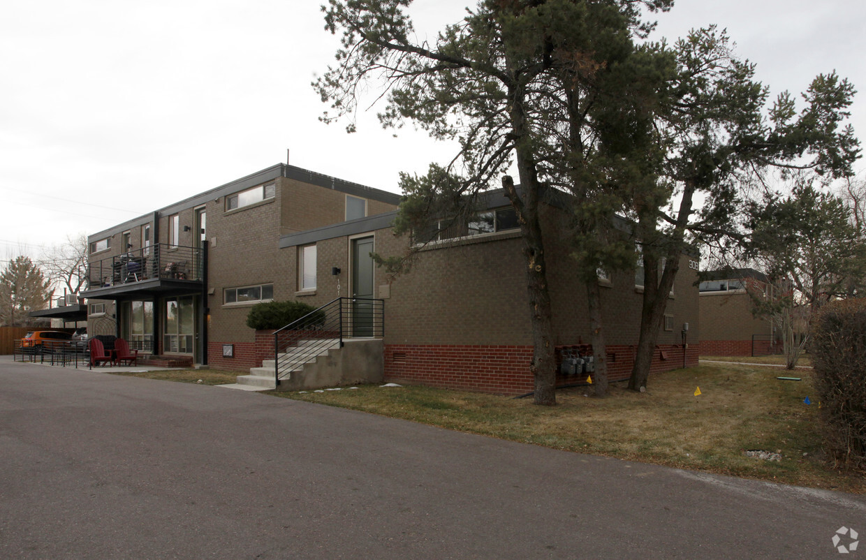 Primary Photo - 900 Eudora St