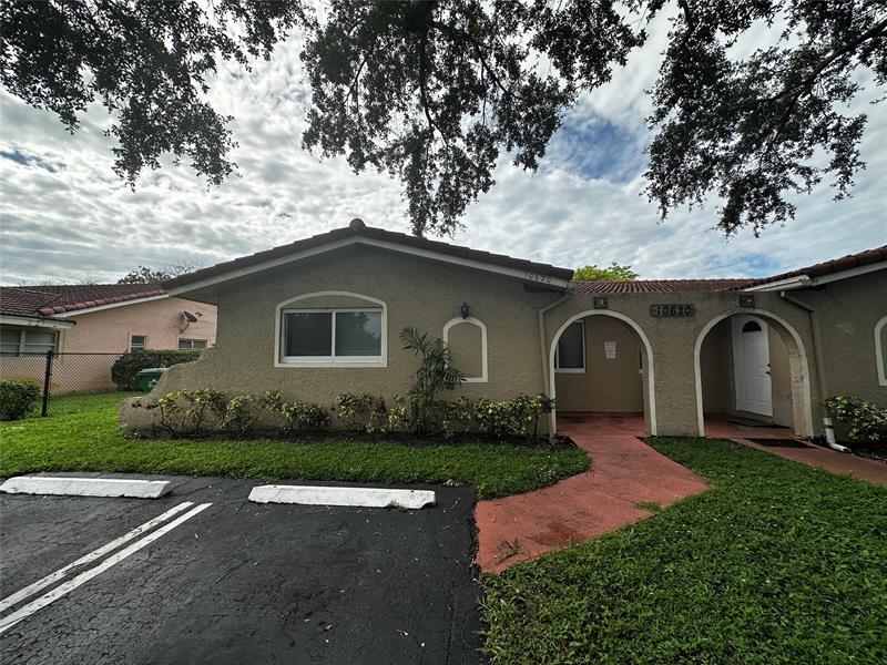 Foto principal - 10620 NW 37th St