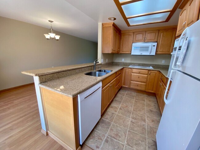 Building Photo - Hartz Property Management Presents: Rossmo...
