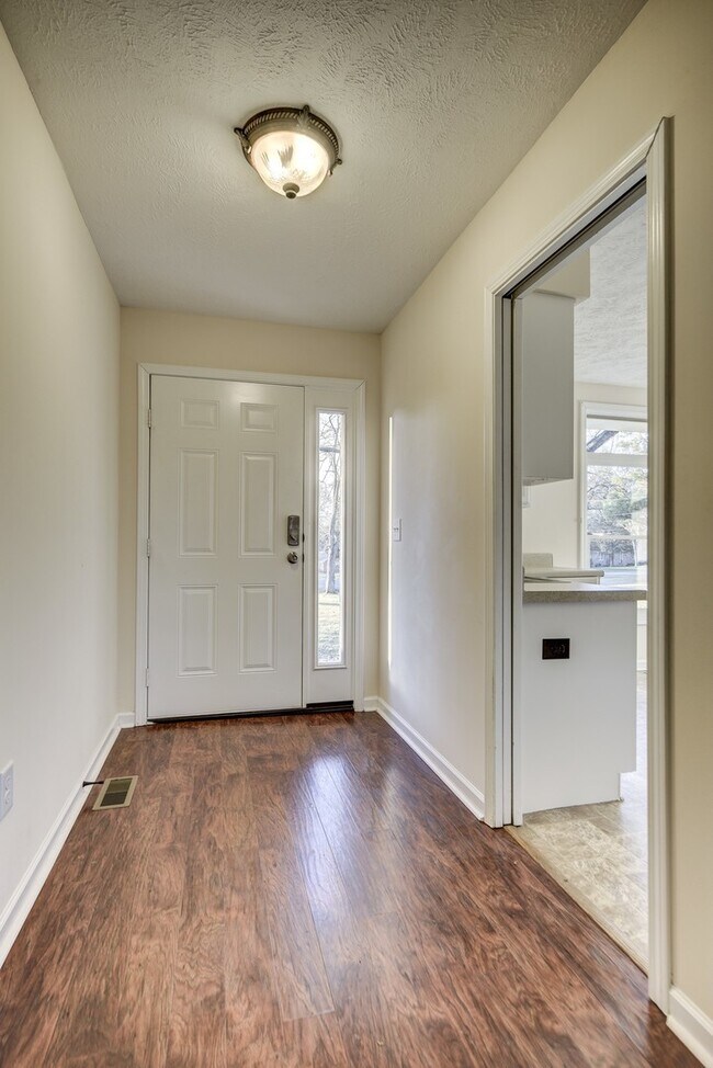 Building Photo - Beautifully Renovated Home on HUGE Lot!
