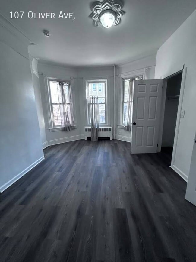 Photo - 107 Oliver Ave,- Apartment
