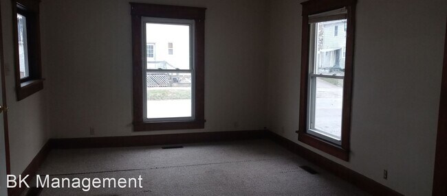 Building Photo - 2 br, 1 bath House - 501 S Walnut Street