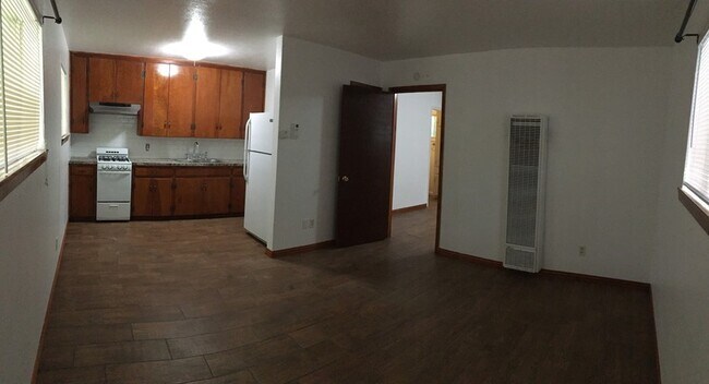 Building Photo - Cozy 1B/1B, Close to Post,