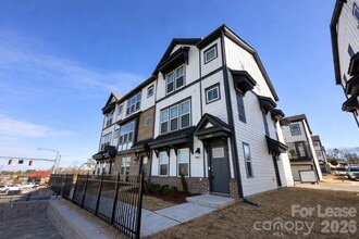 Building Photo - 9458 Senator Royall Dr