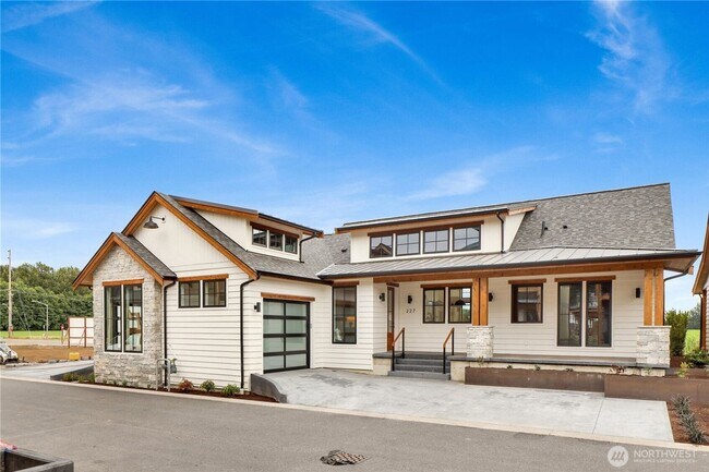 Foto del edificio - Brand NEW 3 Bedroom Condo for rent in Lynden!