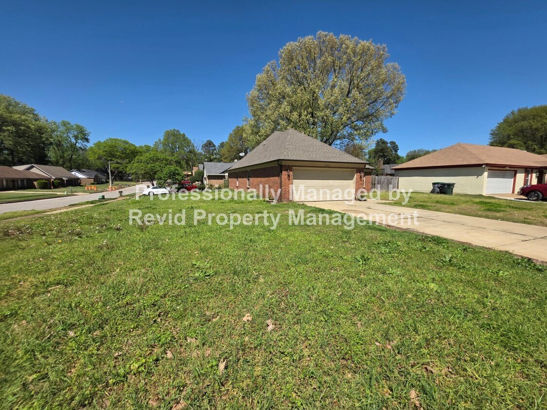 Building Photo - 5626 Tulip Tree Dr