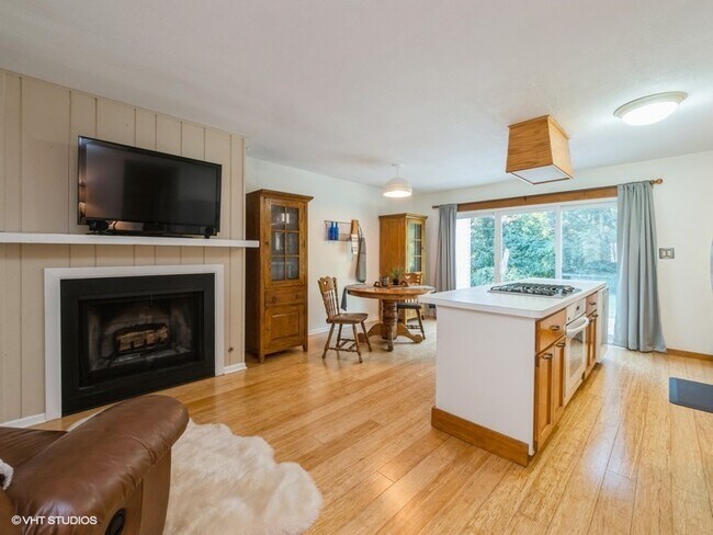 Foto del edificio - 8715 Oakwood Dr