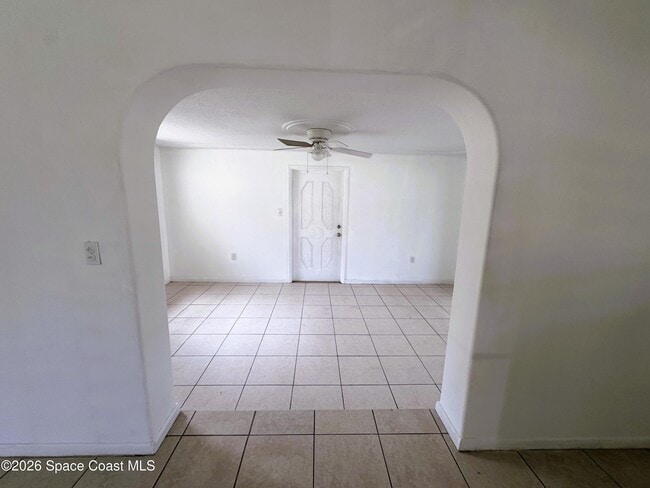 Building Photo - 305 Edinburgh Dr