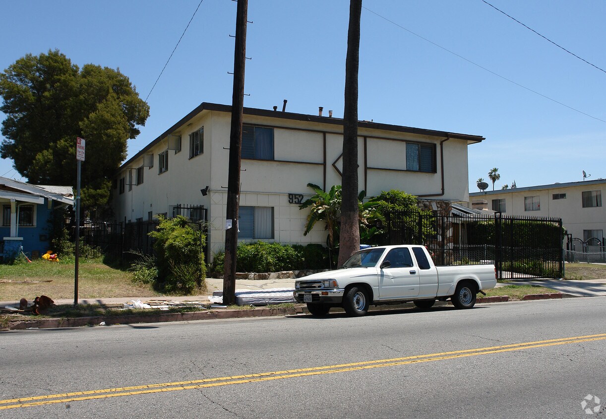 Foto del edificio - 952 N Normandie Ave
